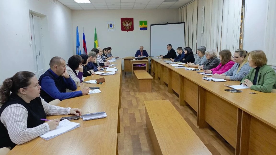 В рамках 15 недели антикоррупционных инициатив проведено анкетирование муниципальных служащих и руководителей подведомственных учреждений.