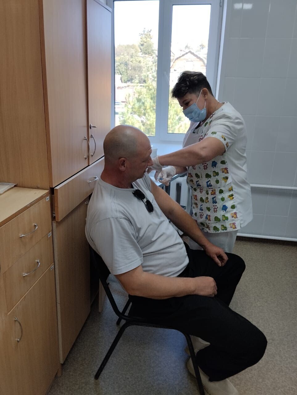 Продолжается вакцинация.